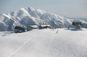  White Crystal Apartments  Хотам Хайтс